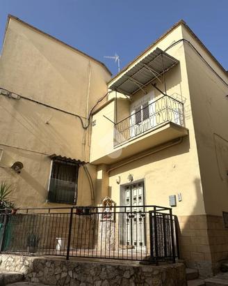 6 LOCALI A CANOSA DI PUGLIA