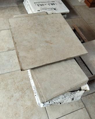 Piastrelle gres porcellanato e rivestimento muro