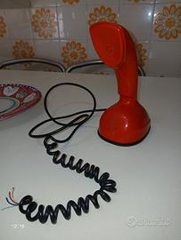Telefono fisso vintage rosso
