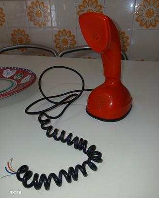 Telefono fisso vintage rosso