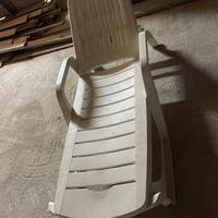 Sdraio bianche in plastica