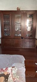 Mobile in legno di castagno diviso in 2 pezzi