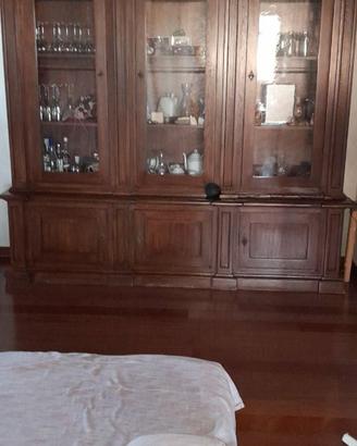 Mobile in legno di castagno diviso in 2 pezzi