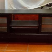 Mobile TV con ante scorrevoli.