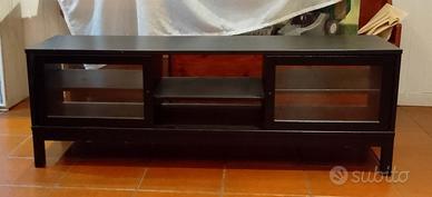 Mobile TV con ante scorrevoli.