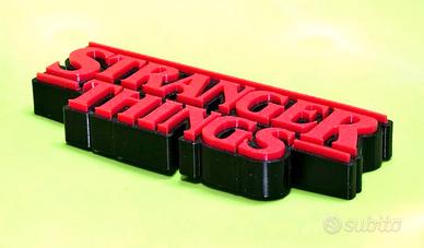 Logo Stranger Things in Plastica