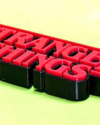 Logo Stranger Things in Plastica