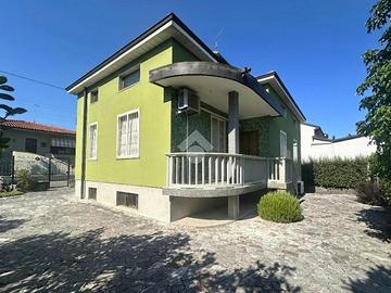 VILLA SINGOLA A TREZZO SULL'ADDA