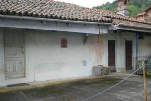 Casa rustico con terreno adiacente