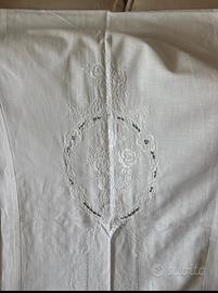 Set 3 tende in lino con ricami ad intagli