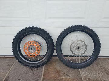 Cerchi excel takasago posteriore 18 + anteriore 21