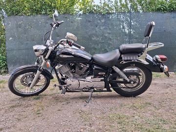 Motocicletta Yamaha XVS 250 DragStar