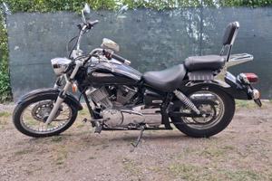 Motocicletta Yamaha XVS 250 DragStar