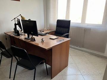 Scrivania da ufficio con annessa Cassettiera