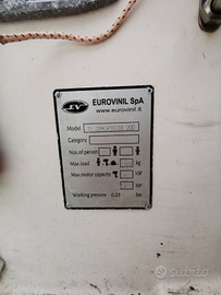 Tender chiglia rigida