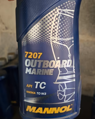 Olio 2 tempi fuoribordo prezzo stock