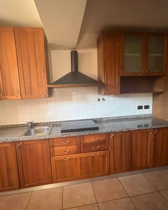 CUCINA CON ELETTRODOMESTICI