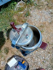 Pentola a pressione vintage ma nuova