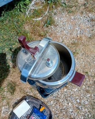 Pentola a pressione vintage ma nuova