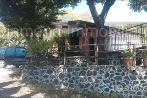 Terreno con rustico panoramico ad Acireale