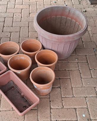 Lotto vasi in plastica per piante e giardino