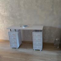 tavolo ricostruzione unghie mai usato 