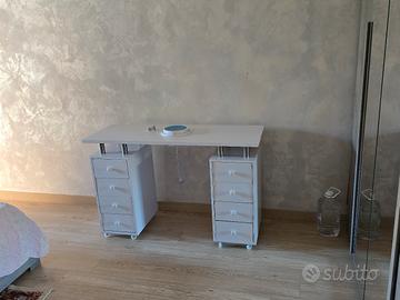 tavolo ricostruzione unghie mai usato 