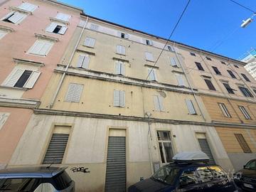 Palazzo / Stabile di 542 m² con più di 5 locali a 