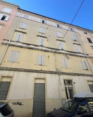 Palazzo / Stabile di 542 m² con più di 5 locali a 
