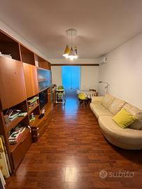 Trivano arredato, posto auto e cantina