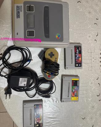 Super nintendo snes con controller e 4 gioxhi