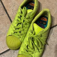 Scarpe adidas super star verde flou