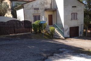 Casa singola con terreno edificabile 1000 mq