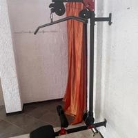 Stazione pulldown palestra multifunzione