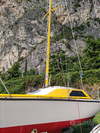 Barca a vela pronta per navigare