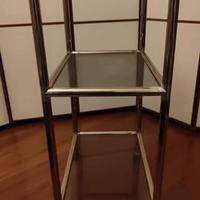 Scaffale con 3 mensole in vetro e rotelle – Stile