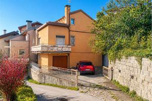 SCHIERA DI TESTA CON GAIRDINO, CORTILE E TERRAZZA