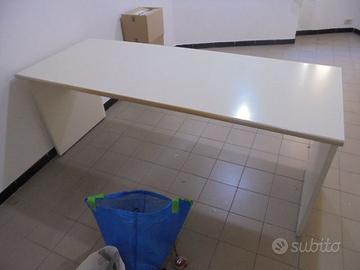 Scrivania grande di pregio bianca permuto