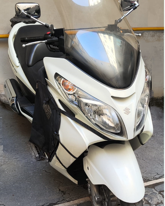 Suzuki Burgman 400,  bianco perla  k7