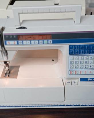 macchina da cucire professionale che ricama