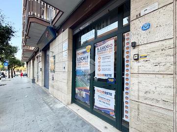 MONOLOCALE A MANFREDONIA