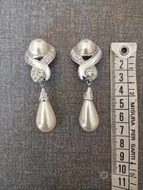 Orecchini perle sintetiche e cristalli 