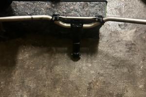 Carburatore e manubrio