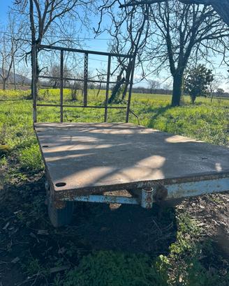 Carrello per trattore