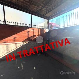 PORZIONE DI BIFAMILIARE A NAPOLI