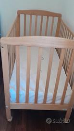 Lettino per bambini con le sbarre e materassino