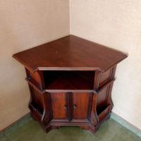 mobiletto ad angolo in legno