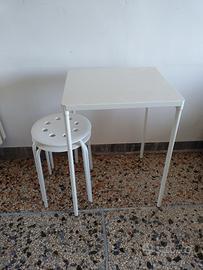 Tavolino con sgabelli IKEA 