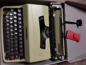 Macchia da scrivere Olivetti LETTERA 32 del 1963 c