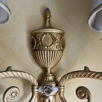 Applique di pregio con inserto capodimonte